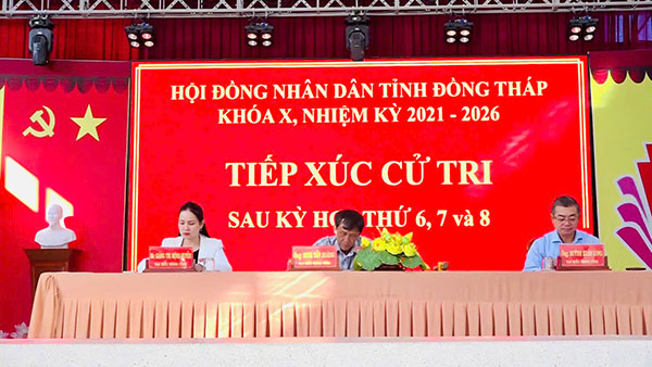 Đại biểu Hội đồng nhân dân tỉnh Đồng Tháp tiếp xúc cử tri xã Vĩnh Bình