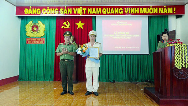 Công bố Quyết định của Giám đốc Công an tỉnh về việc điều động Trưởng Công an xã Vĩnh Bình