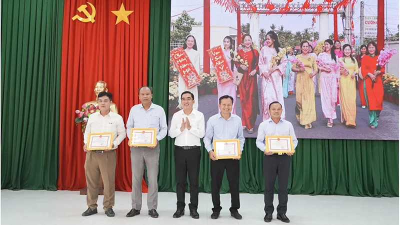 xa vinh binh hop mat dau nam 3