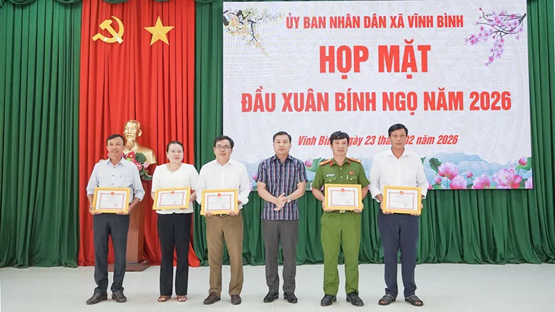 Ủy ban nhân dân xã Vĩnh Bình tổ chức họp mặt đầu Xuân Bính Ngọ năm 2026